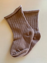 Load image into Gallery viewer, Ribbed Socks
